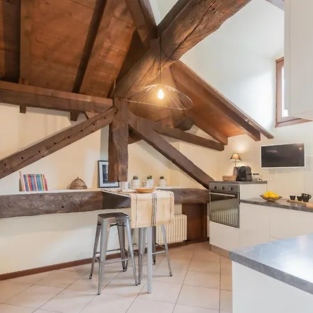 Plinio 10 By Rent Apartment