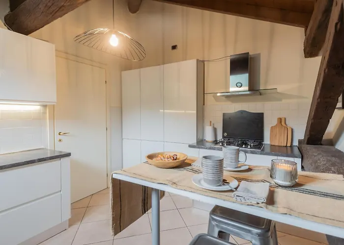 Plinio 10 By Rent * コモ