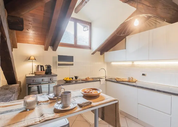 Plinio 10 By Rent アパート コモ